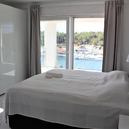 Lovisa - 4 Star With Pool And Amazing Sea View *