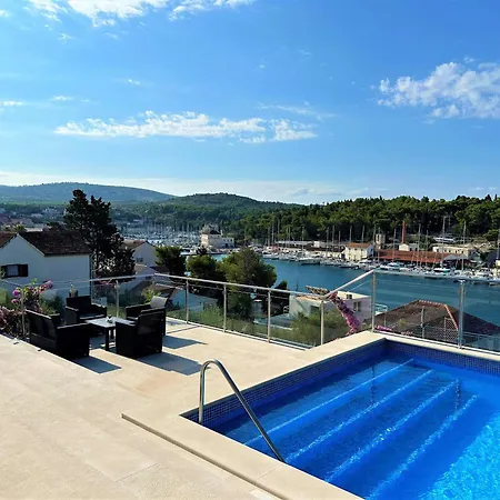 Lovisa - 4 Star With Pool And Amazing Sea View 빌라 *