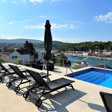 Lovisa - 4 Star With Pool And Amazing Sea View 빌라 밀나