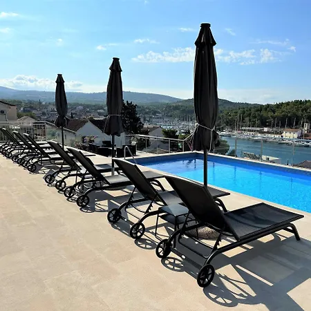 Lovisa - 4 Star With Pool And Amazing Sea View *