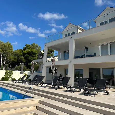 Lovisa - 4 Star With Pool And Amazing Sea View 빌라 밀나